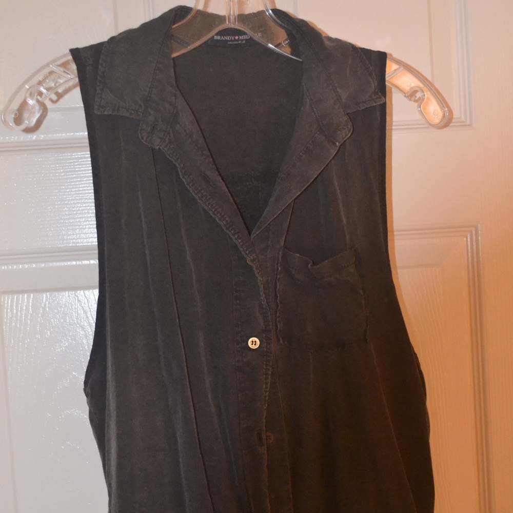 Brandy Melville Women's Gray Sleeveless Button Up